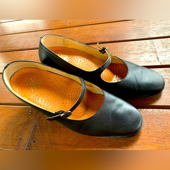 Shoes - Made in Japan Black Leather Heels Size 6